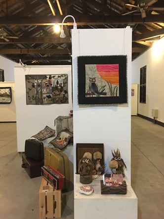 「黃暈的貓頭鷹」拼布作品。